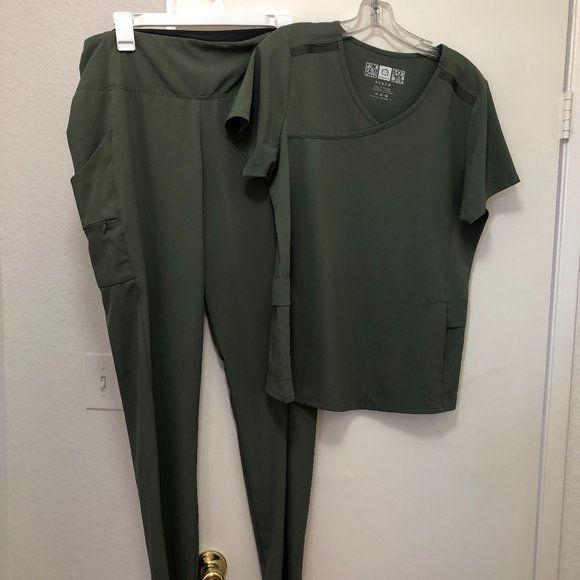SCRUBS Wonder Wink Olive Green SET RENEW - Picture 1 of 1